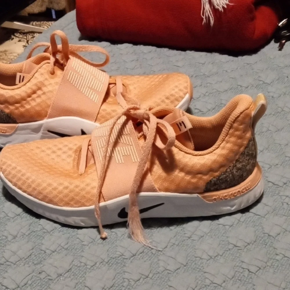 Nike Women's Peach and White Sneakers - Picture 3 of 7